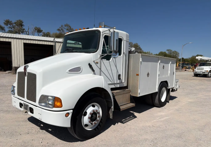 2003 Kenworth T300