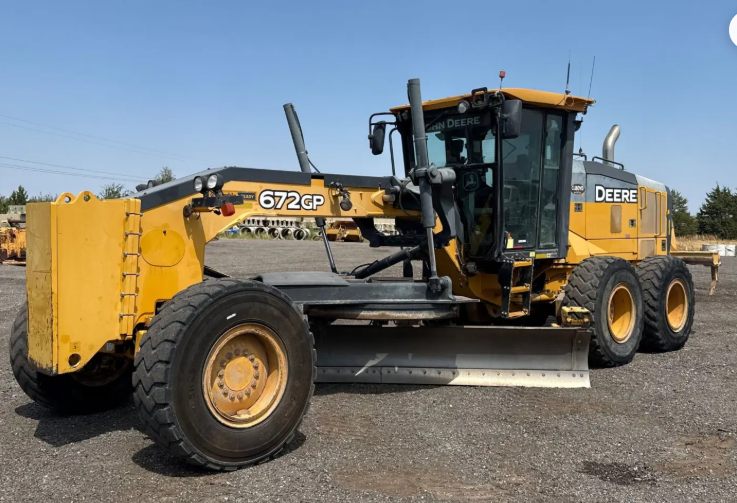 2014 John Deere 672GP